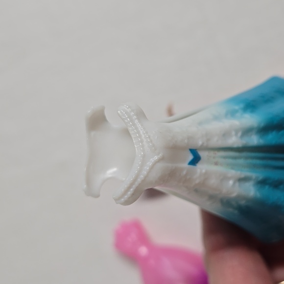 2009 Mattel Polly Pocket Princess MagiClip Magic Clip Doll + 2 Dresses Plastic - Picture 11 of 17